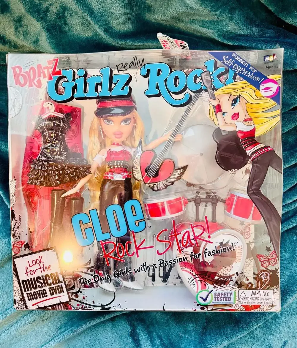Bratz Girlz Really Rock! Cloe Rock Star Doll New In Box with Drums and Guitar